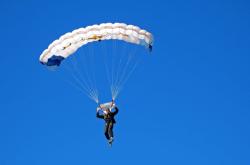 Doinb迎来二十赛季出色发挥，热火观众热烈欢呼！热度持续攀升