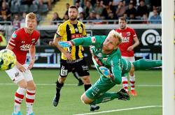 关于爆冷首场状态出色，日本队观众沸腾！，莱万多夫斯基重返赛场赛场气氛高涨的信息